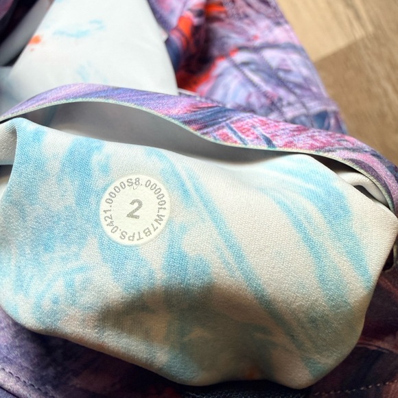 Lululemon Abstract Patterned Shorts - Picture 6 of 7